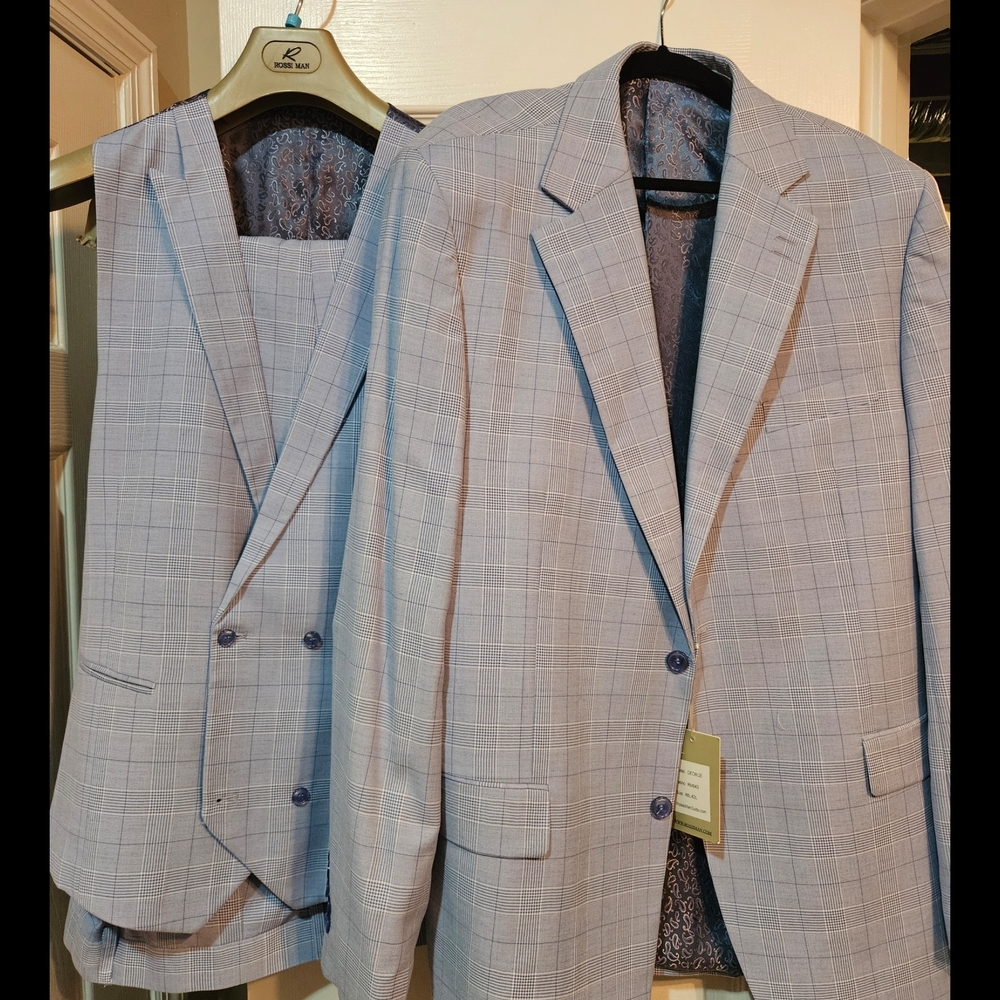 Elegant Light Blue Plaid Men's Suit